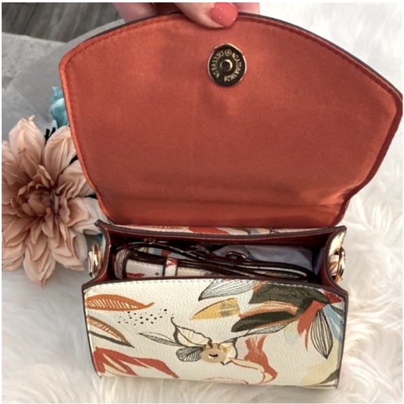 Floral Crossbody Convertible Small Arm Bag 
With Detachable Crossbody Strap NEW! - Picture 4 of 4